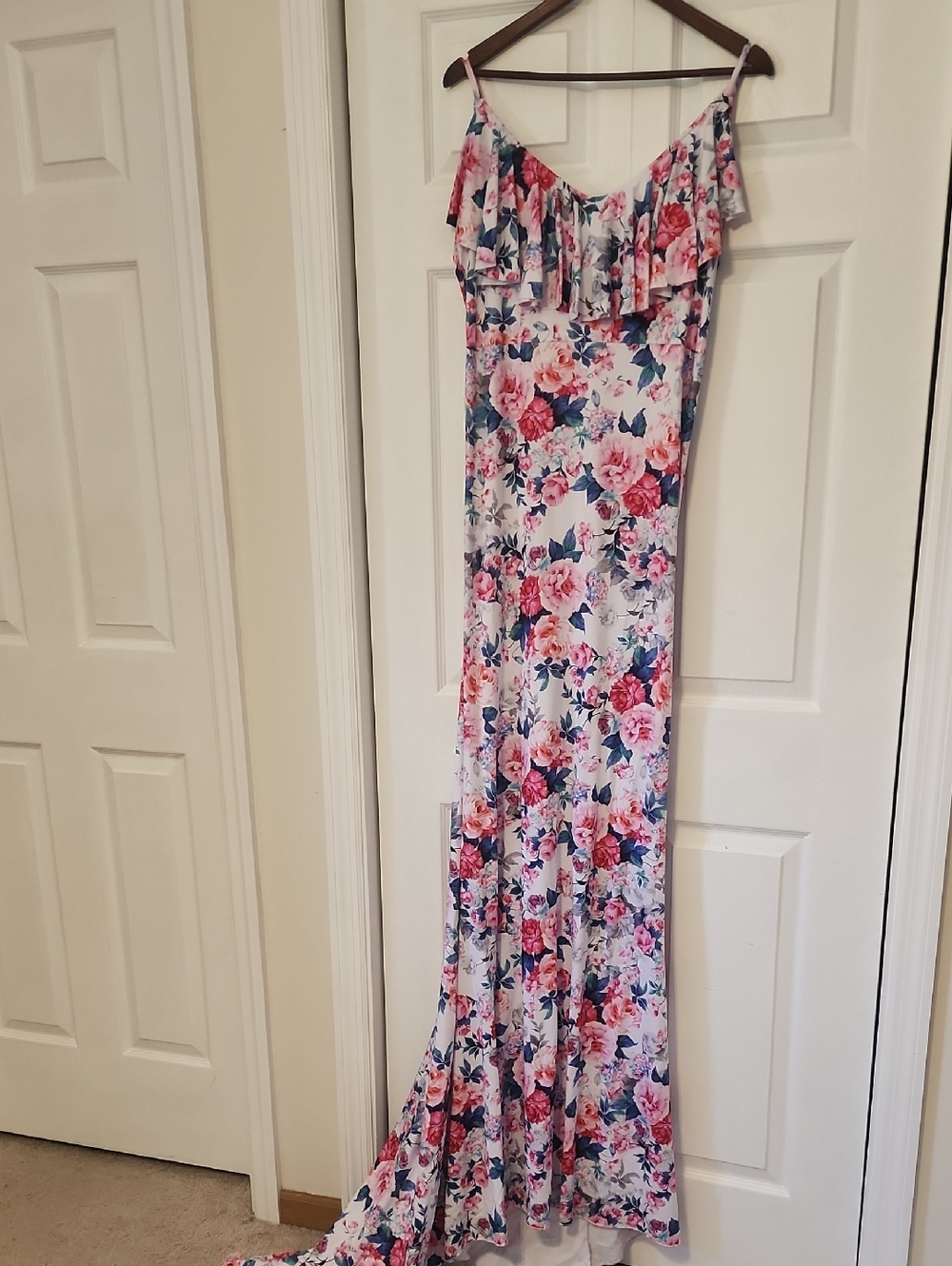 Maternity Photos Dress - Form Fitting Floral Saslax